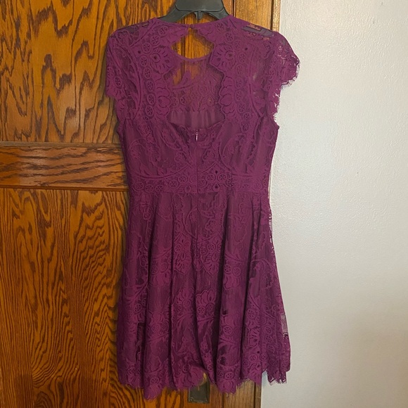Lace fit and flare dress - Picture 2 of 5